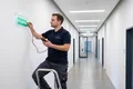 Sicherheitsbeleuchtung: Welche Normen gelten und wann Sie prüfen müssen