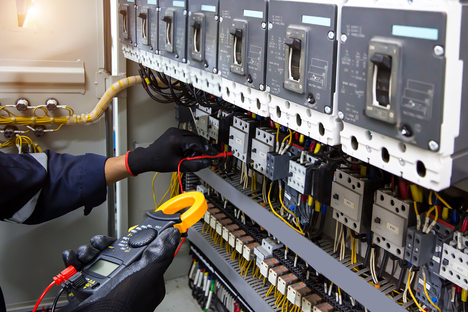 Kundendienst Elektrotechnik – SFC Group Elektrotechnik